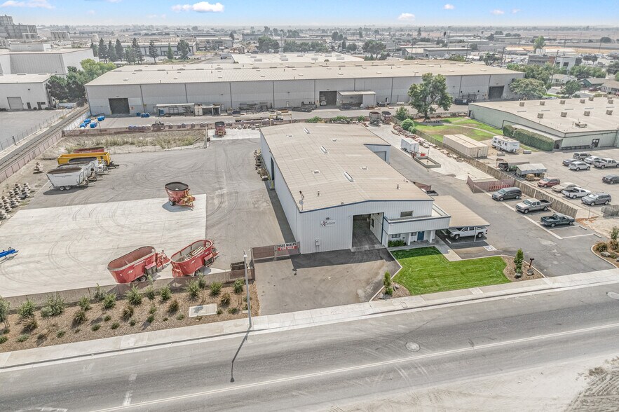 More Photos Of 861 E Levin Ave, Tulare Warehouse For Lease