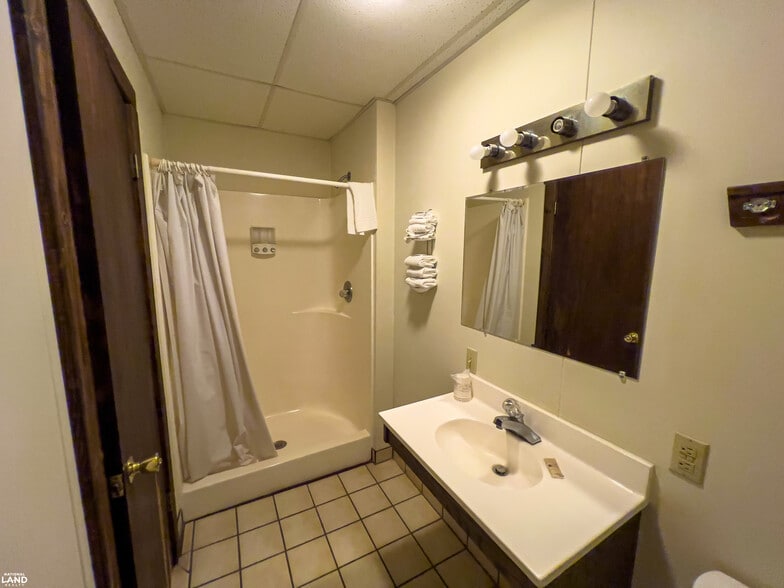 More Photos Of 102 S Main Ave, Hyannis Hotel For Sale