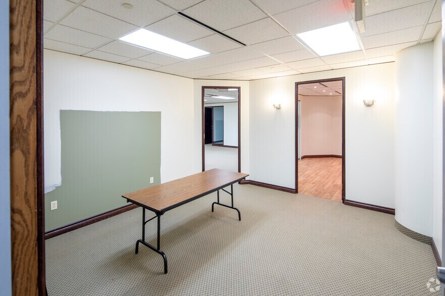 More Photos Of 5500 N Service Rd, Burlington Office For Lease