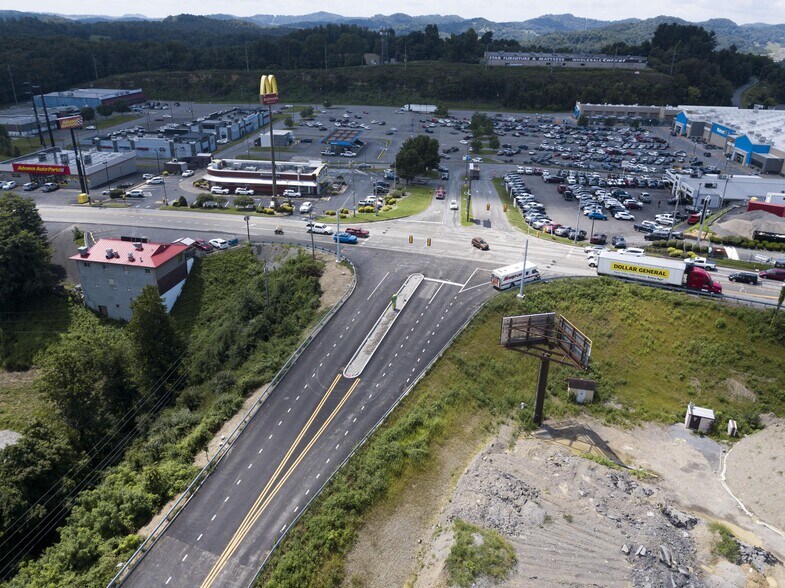 More Photos Of 2600 Middletown Commons, White Hall Storefront For Lease