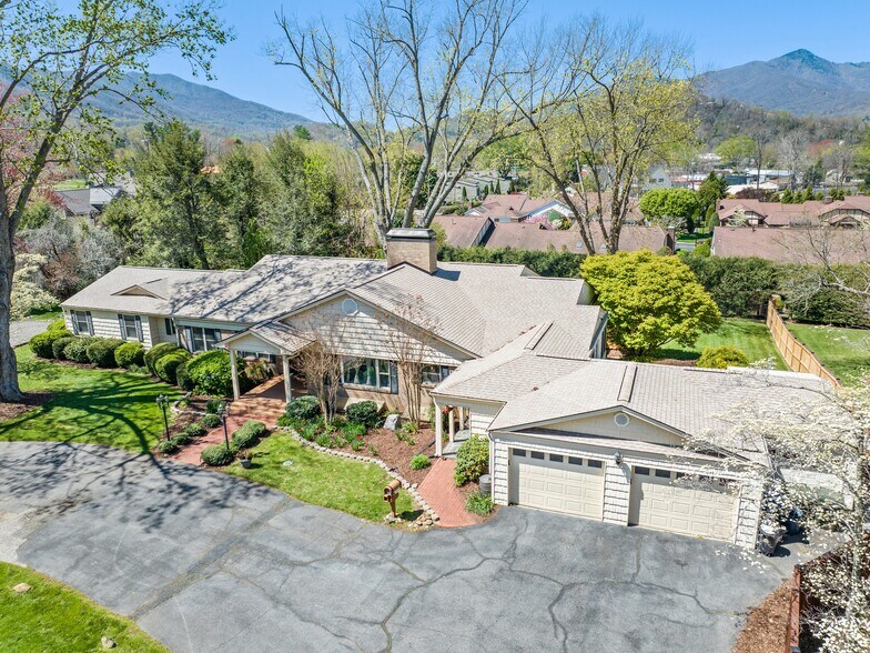 More Photos Of 142 Country Club Dr, Waynesville Hospitality For Sale