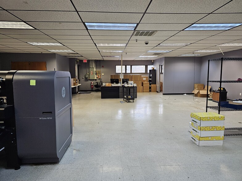 More Photos Of 45-61 Commerce Way, Woburn Research And Development For Lease