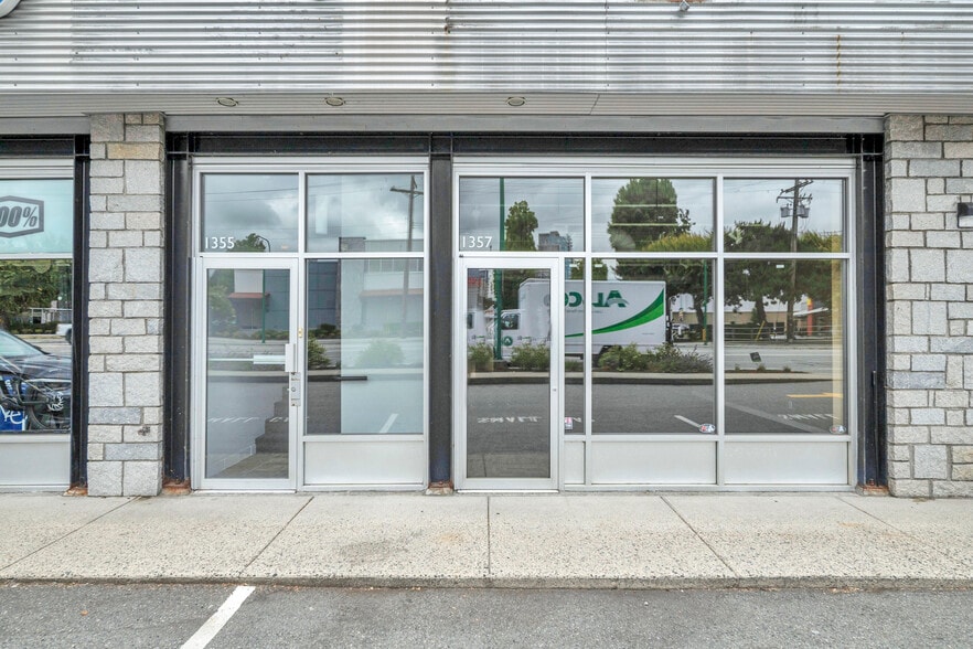 More Photos Of 1353-1363 Main St, North Vancouver District Storefront Retail Office For Lease