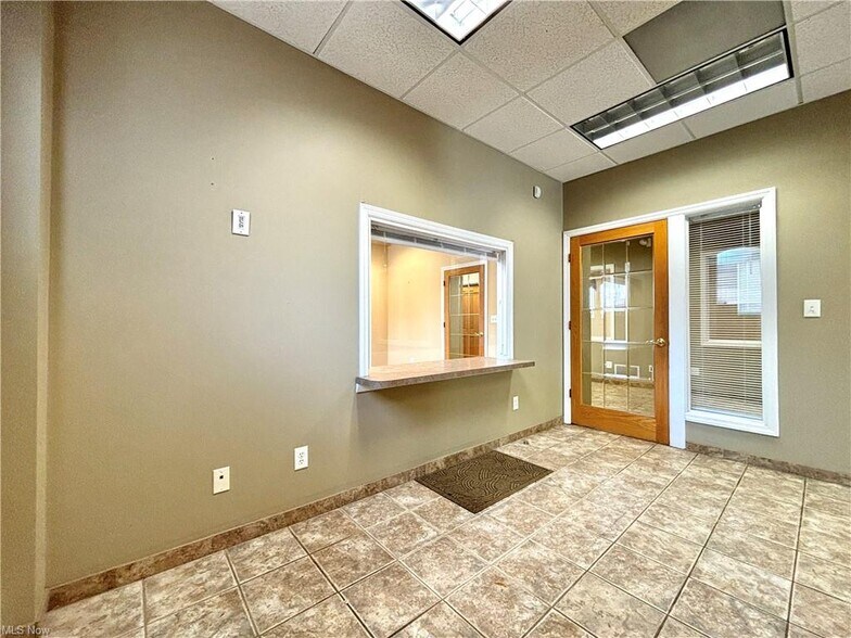 More Photos Of 3312 Lake Ave, Ashtabula Office For Sale
