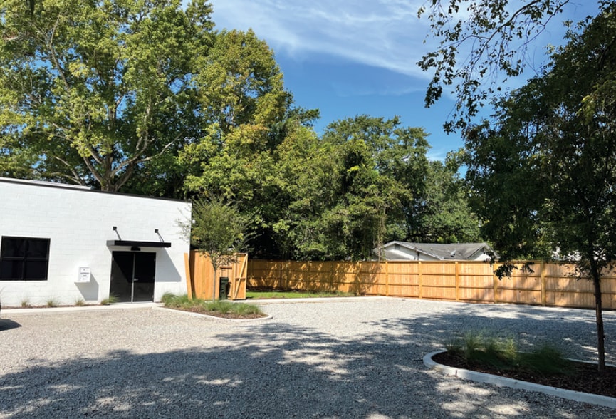 More Photos Of 1924-1928 E Montague Ave, North Charleston Flex For Lease