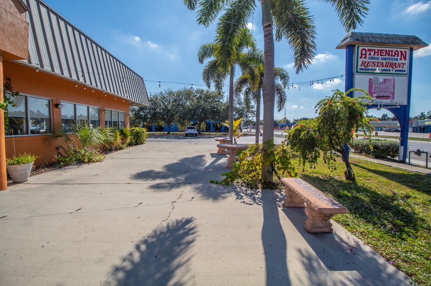 More Photos Of 1130 N Tamiami Trl, North Fort Myers Restaurant For Sale