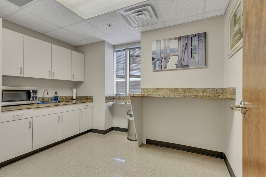 More Photos Of 2004 Hayes St, Nashville Medical For Lease