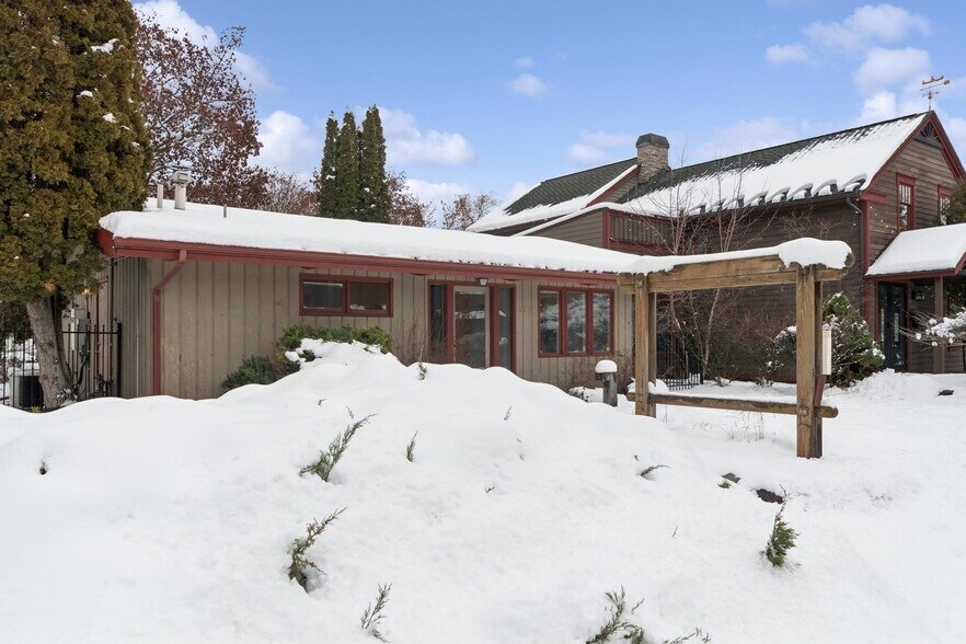 More Photos Of 327 Spokane Ave, Whitefish Flex For Sale