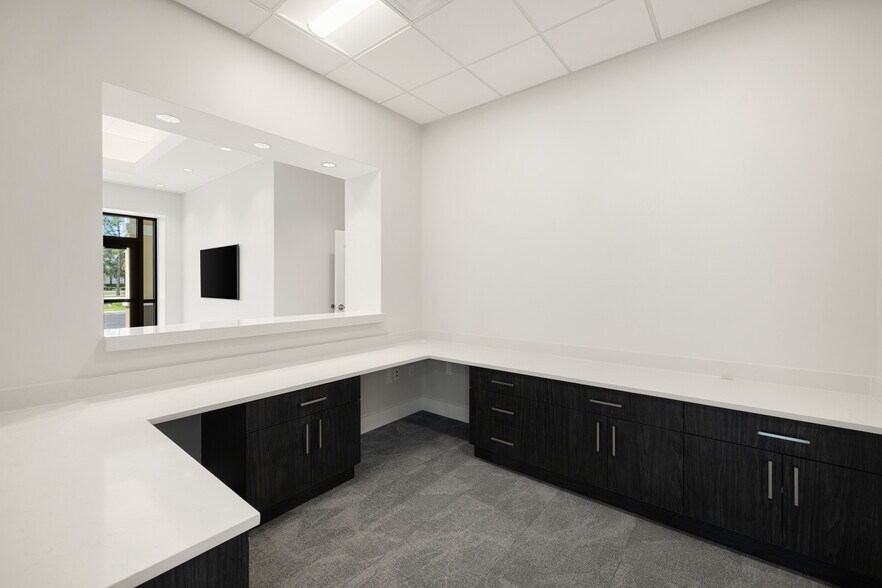 More Photos Of 8111 Broadway Ave E, Estero Storefront Retail Office For Lease
