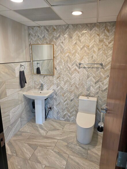 More Photos Of 135 W Dorothy Ln, Kettering Medical For Sale