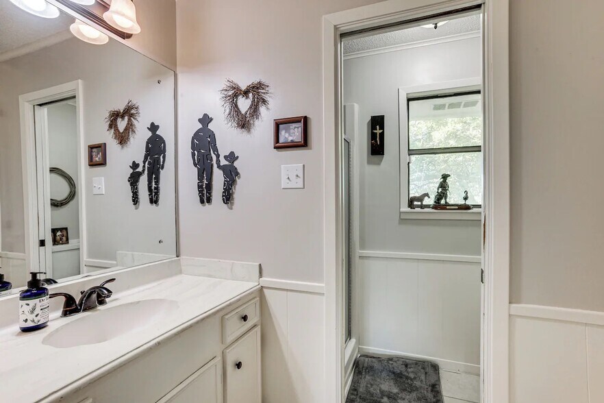 More Photos Of 601 N Shipp St, Madisonville Specialty For Sale