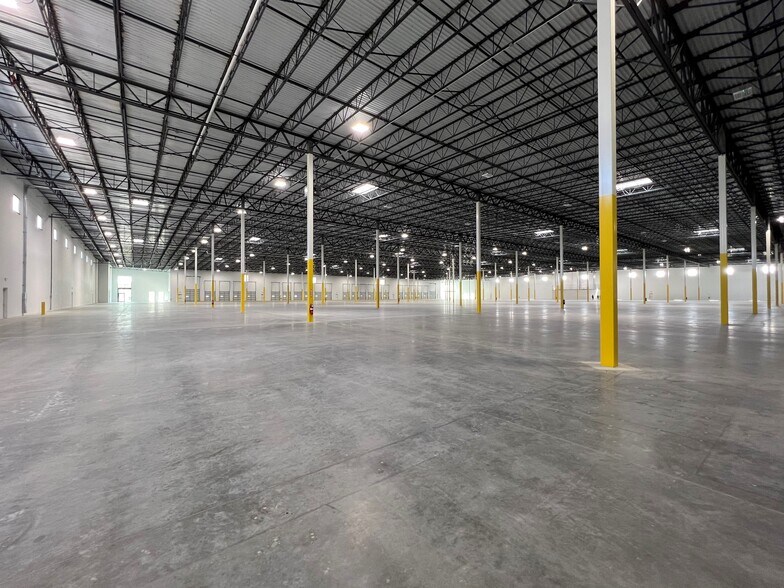 More Photos Of 12510 W Airport Blvd, Sugar Land Distribution For Lease