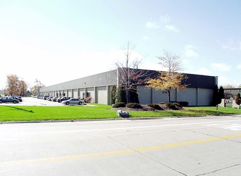 More Photos Of 2774 Nationwide Pky, Brunswick Warehouse For Lease