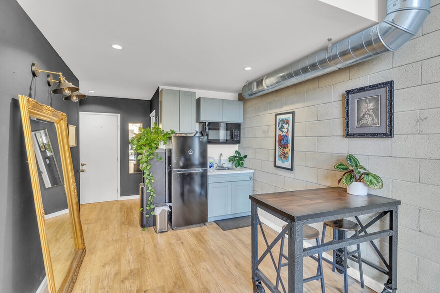 More Photos Of 2487 Kettner Blvd, San Diego Office For Sale