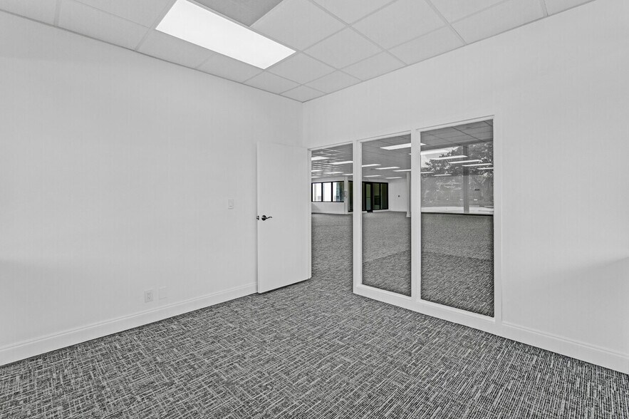 More Photos Of 1910 NW 97th Ave, Miami Distribution For Lease