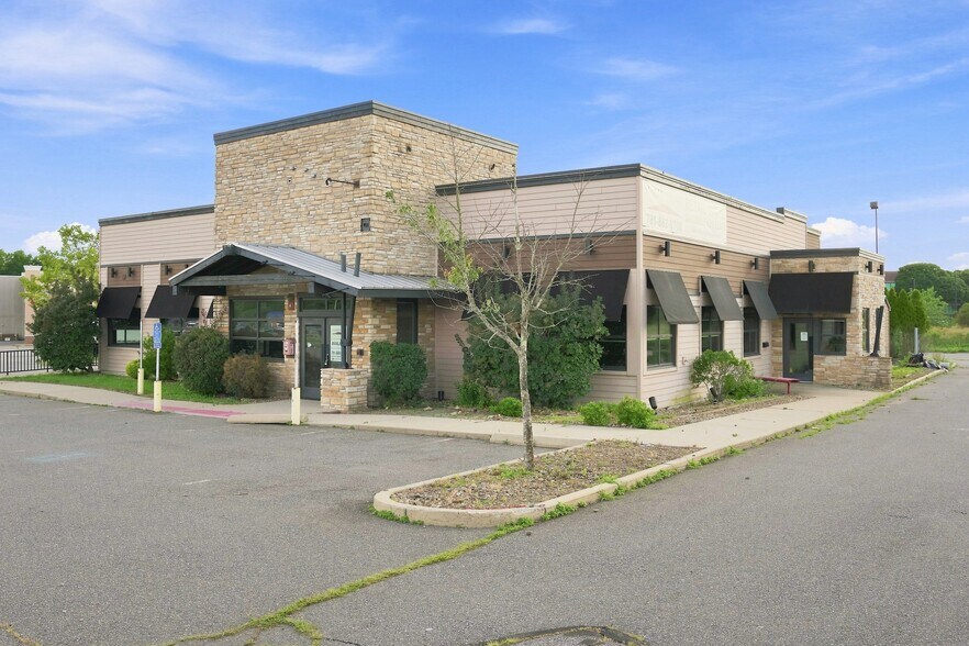 More Photos Of 726 W Center St, West Bridgewater Restaurant For Lease