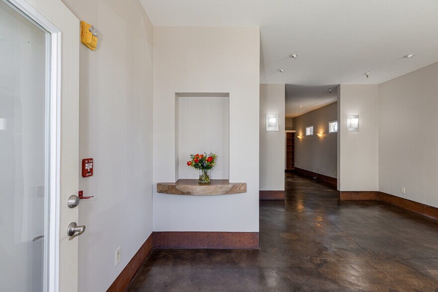 More Photos Of 220 Windsor River Rd, Windsor Apartments For Sale