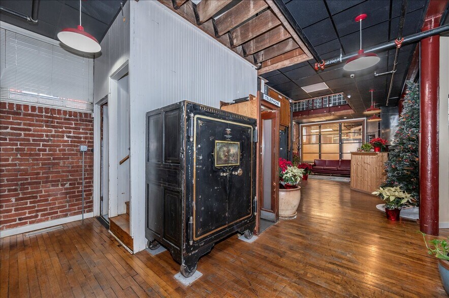 More Photos Of 47 E All Saints St, Frederick Loft Creative Space For Sale