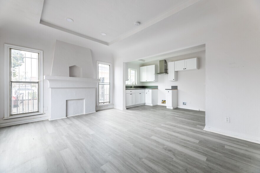 More Photos Of 136 W 82nd St, Los Angeles Multifamily For Sale