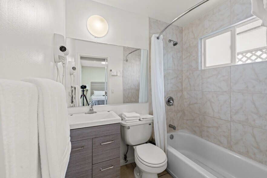 More Photos Of 1736 Santa Rosa Ave, Santa Rosa Hotel For Sale