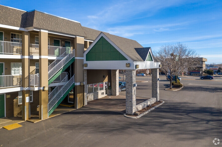 More Photos Of 715 Kipling St, Lakewood Hotel For Sale