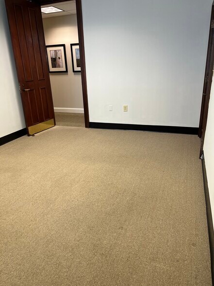 More Photos Of 211 King St, Charleston Office For Lease