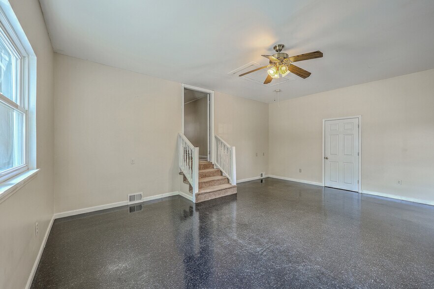 More Photos Of 106 Mayrant St, Summerville Office For Sale