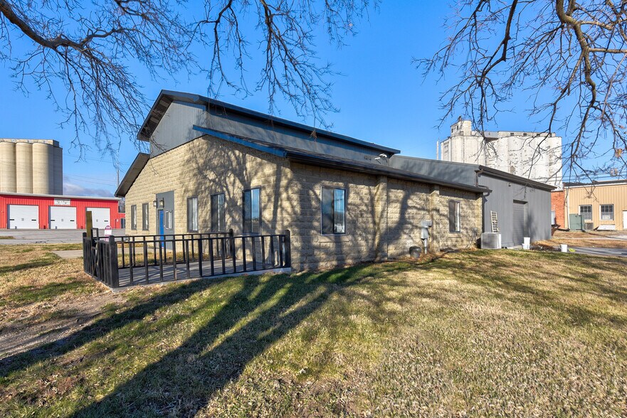 More Photos Of 250 Broad St, Greenwood Showroom For Sale