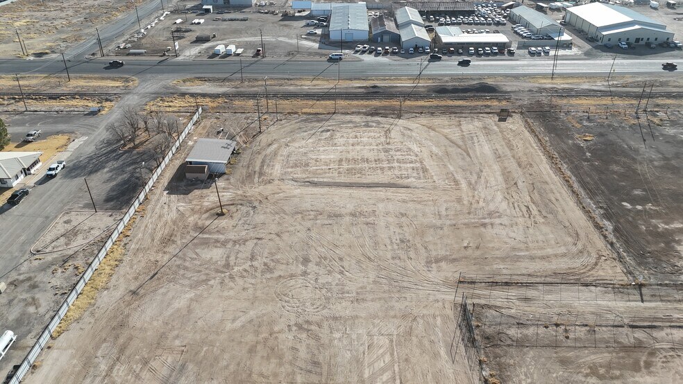 More Photos Of 2212 Saw Gin Road, Pecos Showroom For Lease