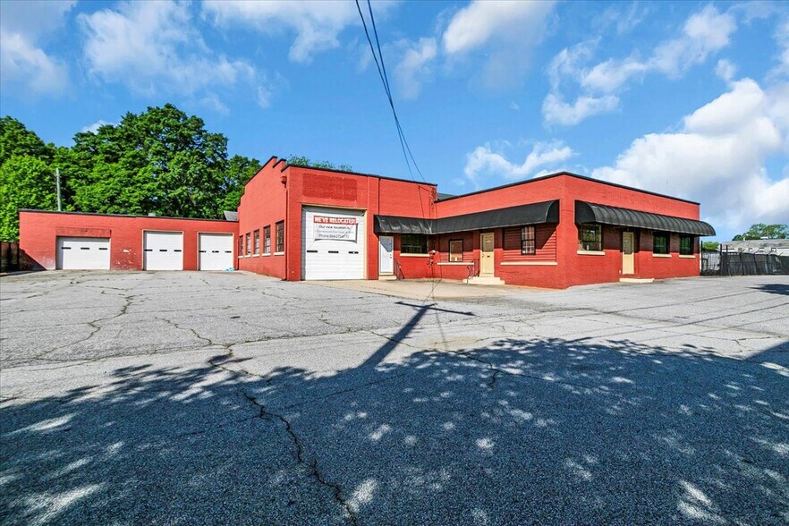 Primary Photo Of 1 Pete Hollis Blvd, Greenville Auto Repair For Sale