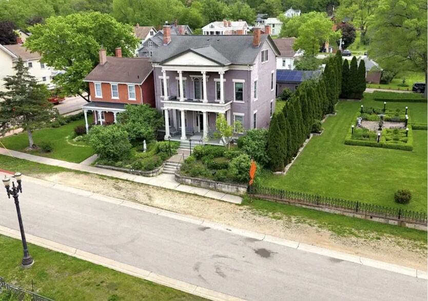More Photos Of 1004 Park Ave, Galena Specialty For Sale