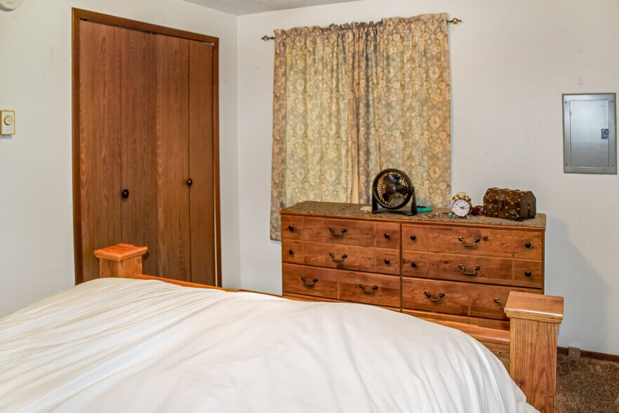 More Photos Of 932 Oilfield Ave, Shelby Multifamily For Sale