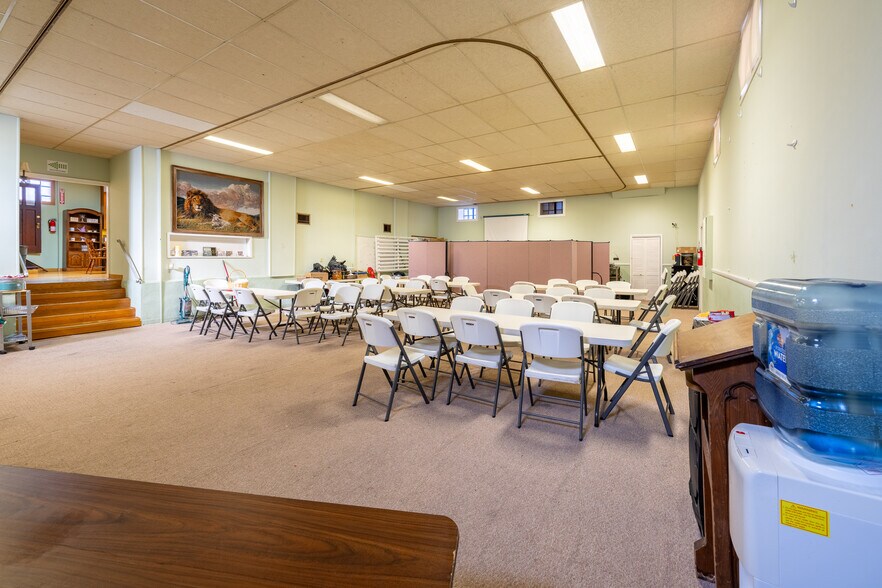 More Photos Of 927 Broadway, Fountain Hill Religious Facility For Sale
