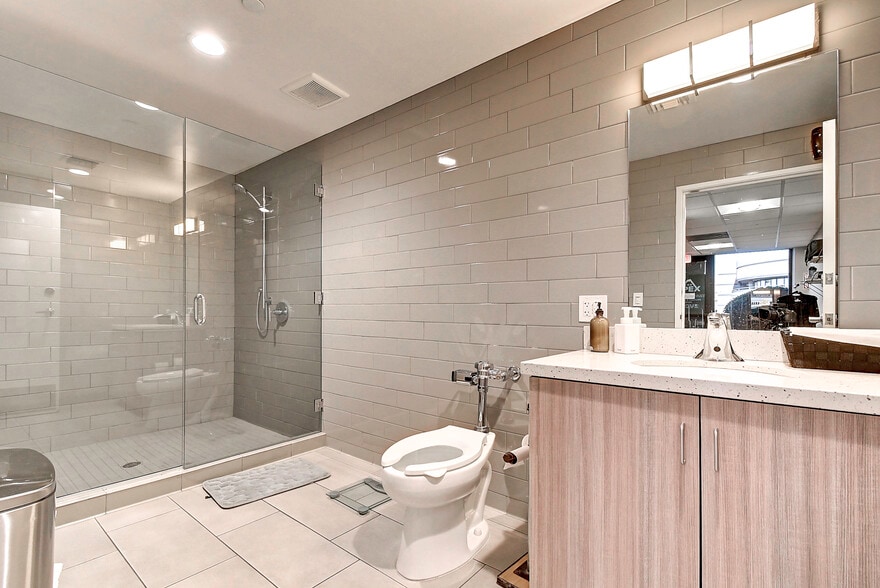 More Photos Of 4830 S 38th St, Phoenix Warehouse For Sale