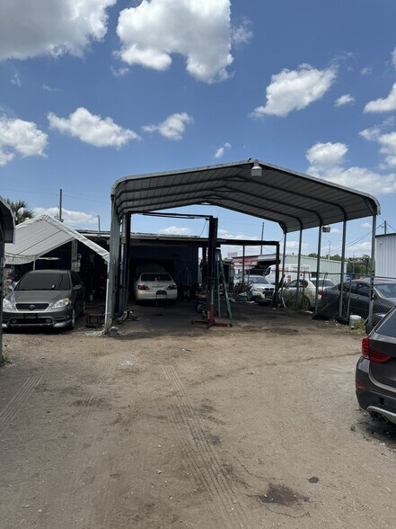 More Photos Of 6640 E Colonial Dr, Orlando Auto Dealership For Sale