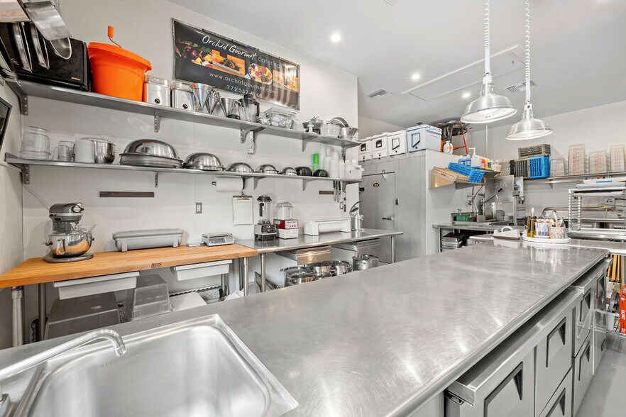 More Photos Of 1766 14th Ave, Vero Beach Restaurant For Sale