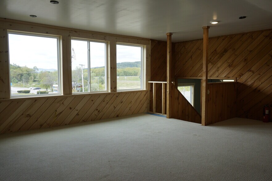 More Photos Of 12 Southmayd St, Campton Freestanding For Sale