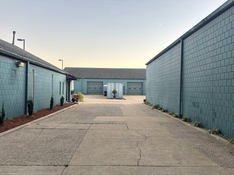 More Photos Of 326 E Bloom St, Louisville Warehouse For Sale