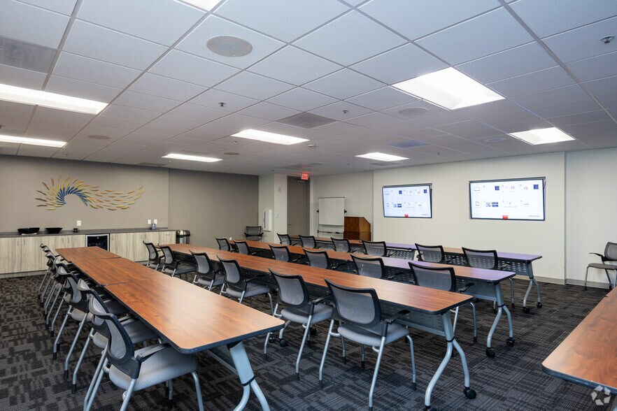 More Photos Of 210 Interstate N Pky SE, Atlanta Unknown For Lease