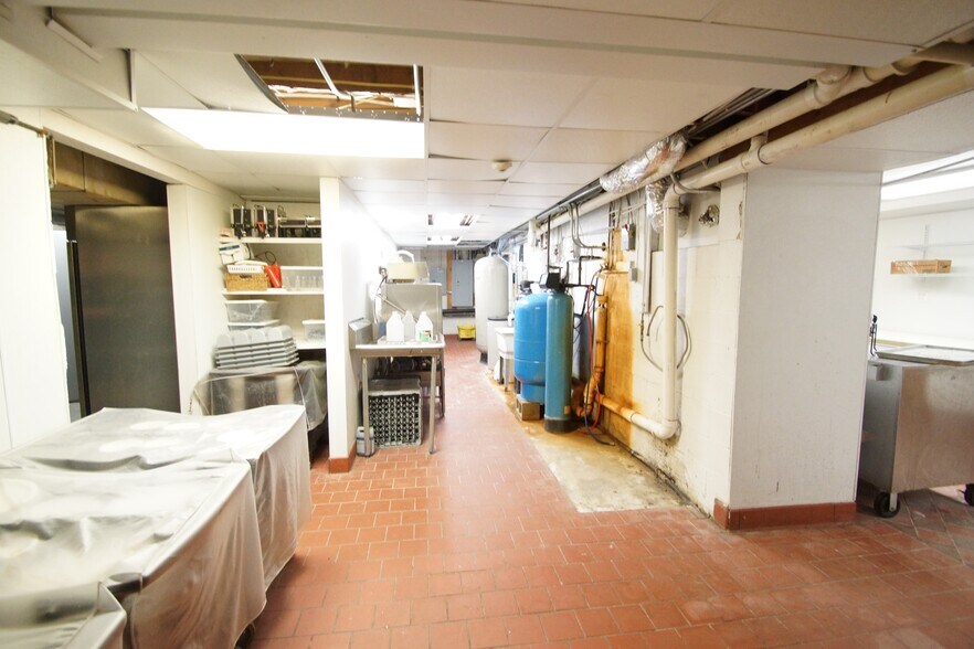 More Photos Of 7094 Eastlake Rd, Lisbon Restaurant For Sale