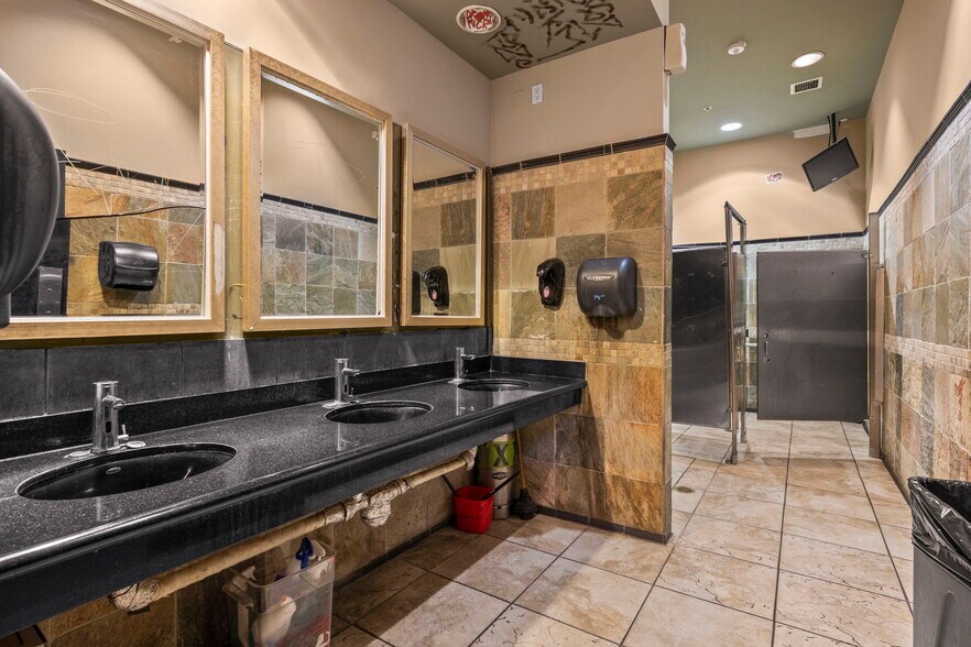 More Photos Of 419 E Main St, Ventura Restaurant For Lease