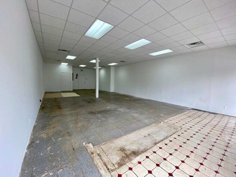 More Photos Of 166 Poplar St, West Hempstead Storefront Retail Office For Lease
