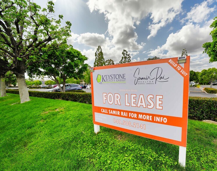 More Photos Of 18008 Skypark Cir, Irvine Loft Creative Space For Lease