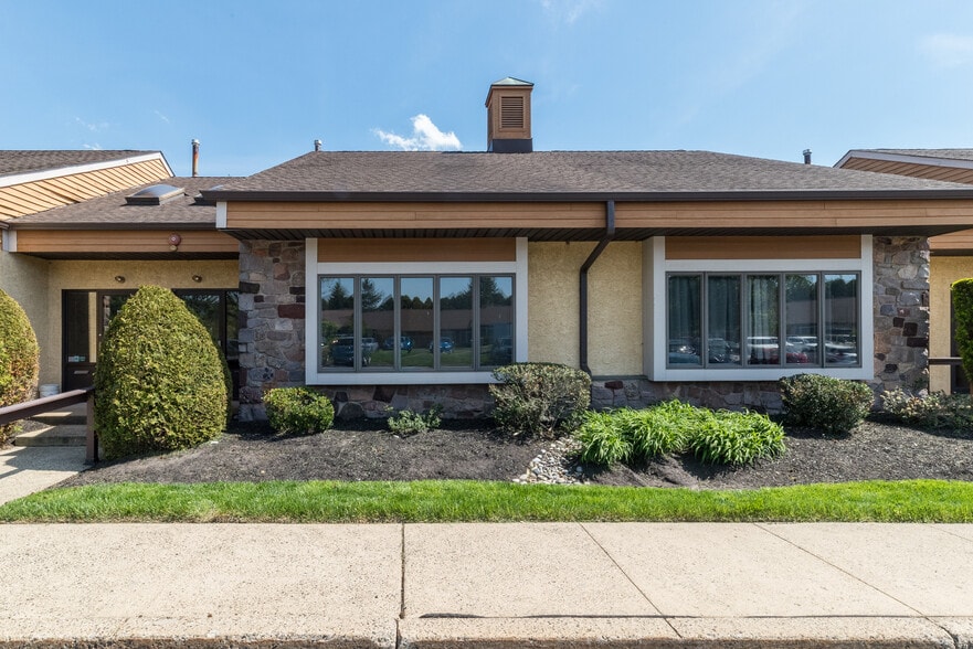 More Photos Of 908-918 Town Center, New Britain Office For Sale