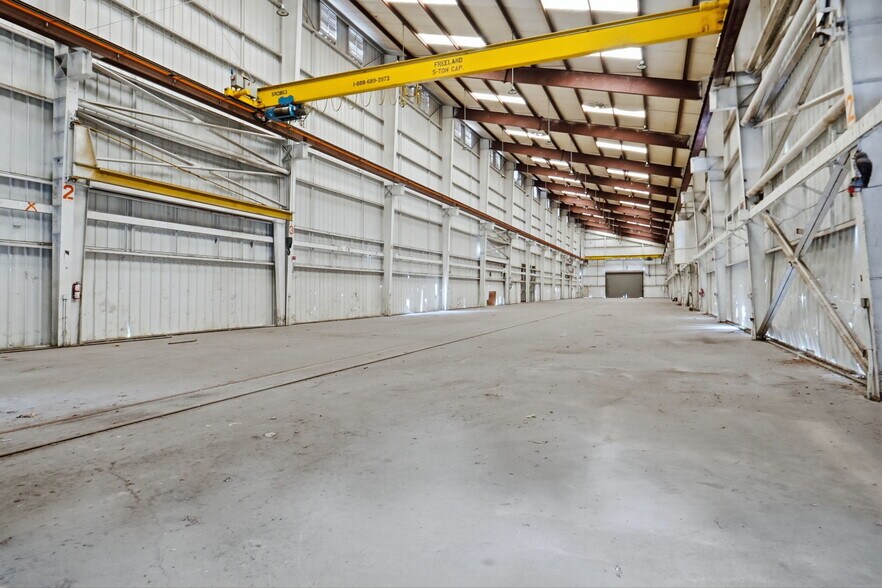 More Photos Of 521 Digiulian Blvd, Glen Burnie Warehouse For Lease