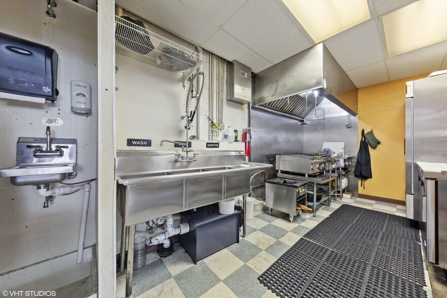 More Photos Of 8031-8039 W 87th St, Hickory Hills Freestanding For Lease
