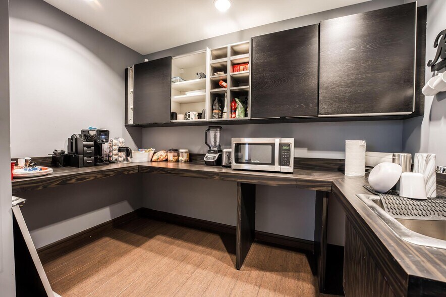 More Photos Of 714 S 4th St, Las Vegas Medical For Sale