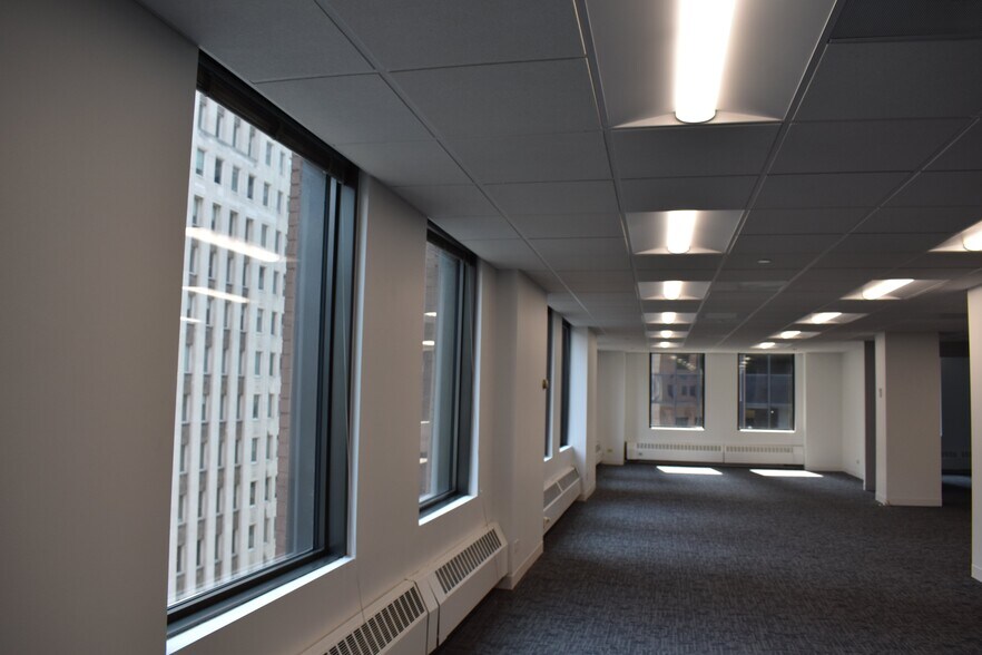 More Photos Of 100 N LaSalle St, Chicago Office For Lease