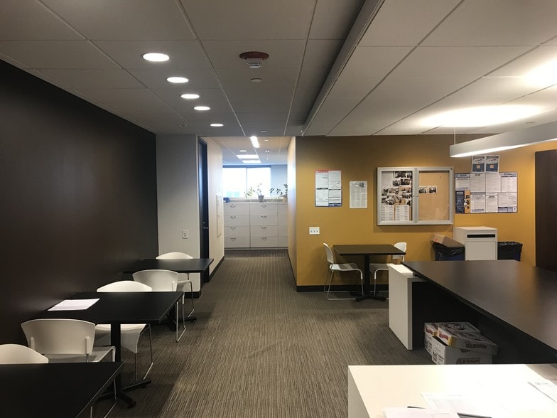 More Photos Of 333 E Butterfield Rd, Lombard Office For Lease