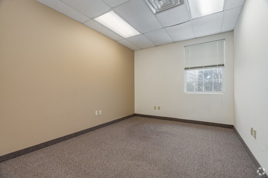 More Photos Of 303 S Jupiter Rd, Allen Unknown For Lease